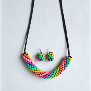 Collier et boucles d'oreilles